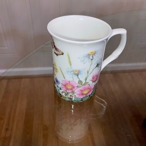 - - Brand New Beutiful Multicolor Floral Stechcol Mug .